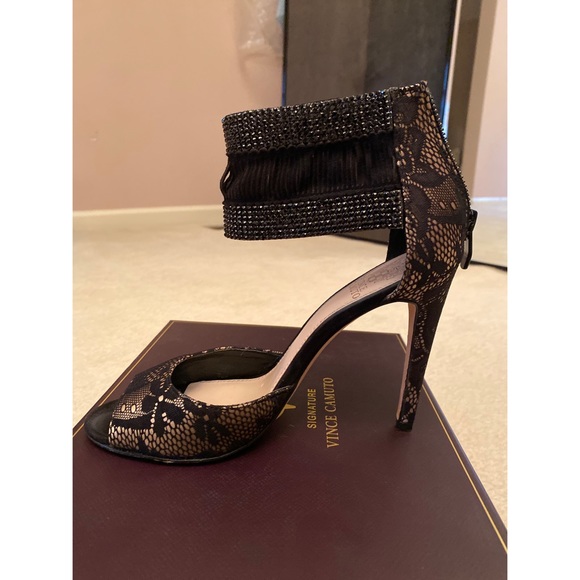 Shoes - Elegant black lace shoes